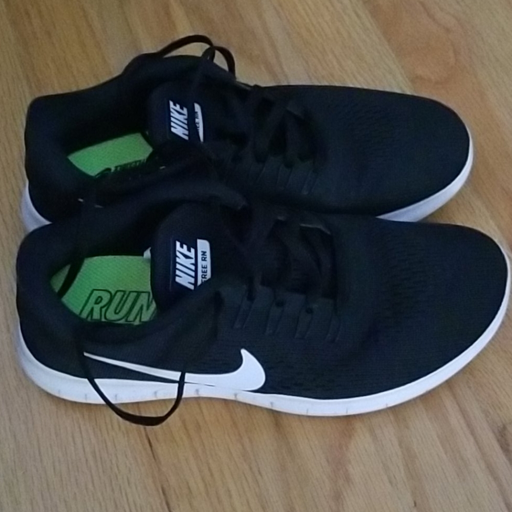 Womens Nike Free RN